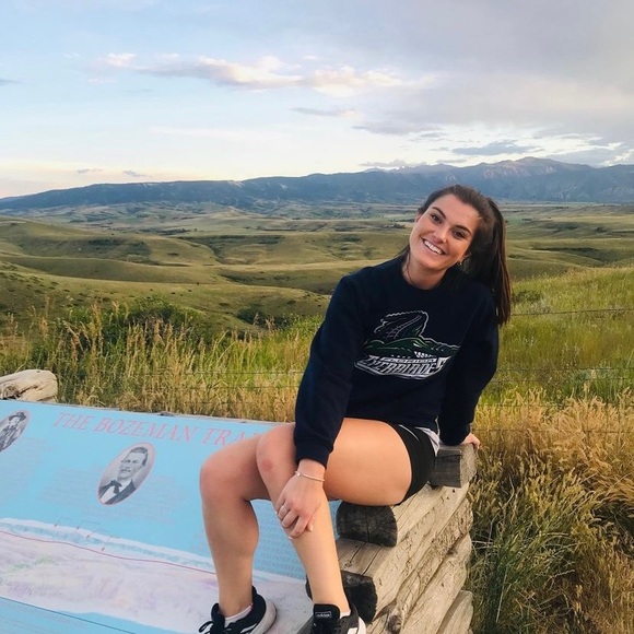 Meet your Posher, Holly - Picture 2 of 5